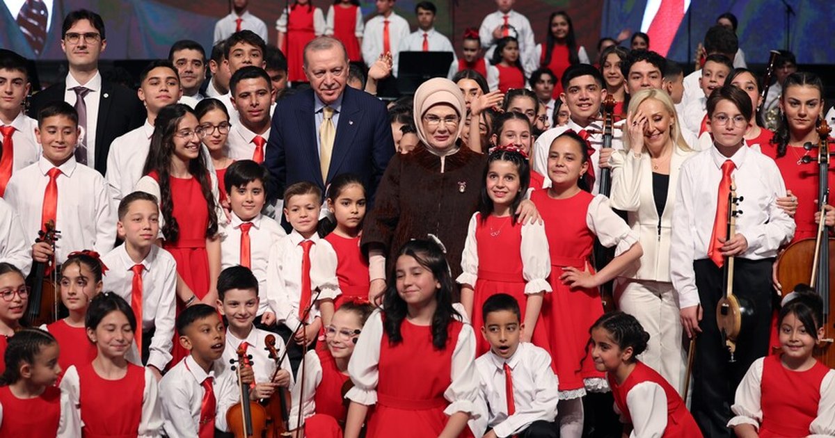 Emine Erdoğan'dan Çocuk Orkestrası konserine paylaşım