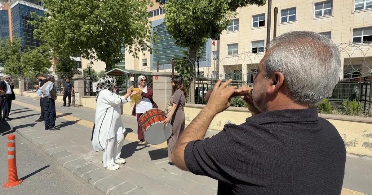24 yıllık evlilik davul zurnayla bitti