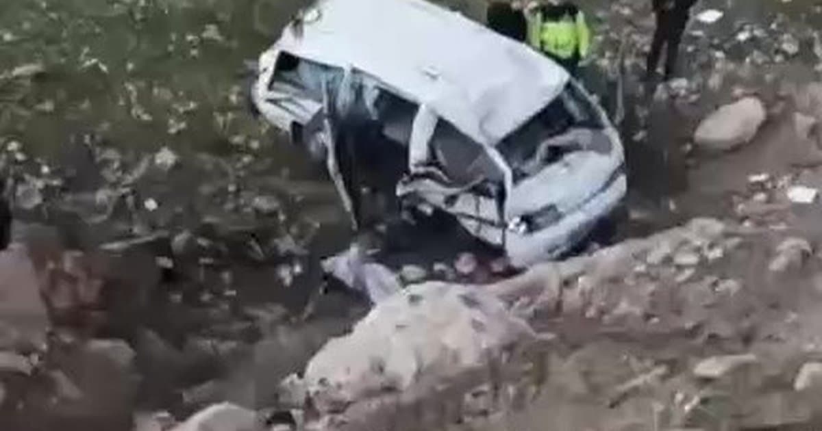 Batman'da araç uçuruma yuvarlandı: 3 ağır yaralı