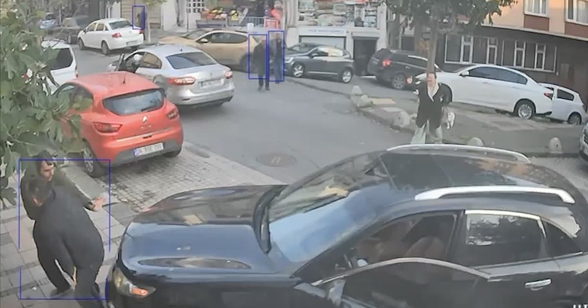 İstanbul'da otomobilden düşen sürücüye aracı çarptı