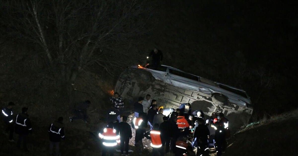 Malatya'da maden işçilerini taşıyan minibüs devrildi: 2 ölü, 10 yaralı