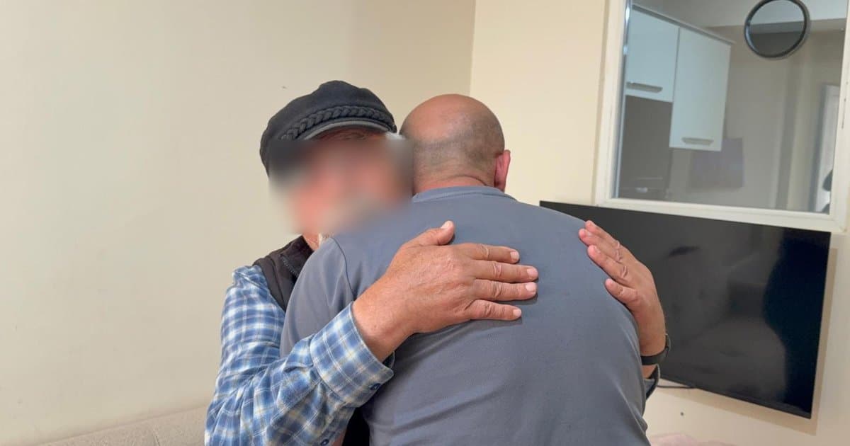 İyilik yaptılar, 71 yaşındaki babasıyla hapse girdiler