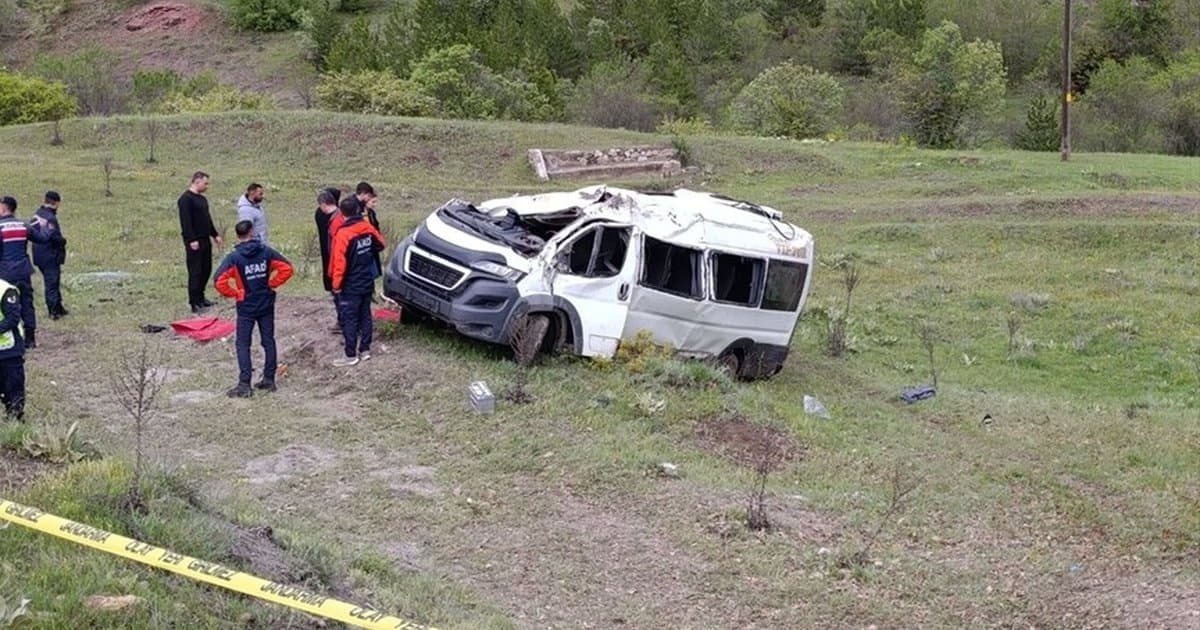 Yozgat'ta öğrenci servisi devrildi: 2 öğrenci ve sürücü öldü