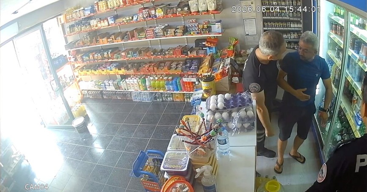 Osmaniye'de bakkala şeker takıldı, polis memuru kurtardı