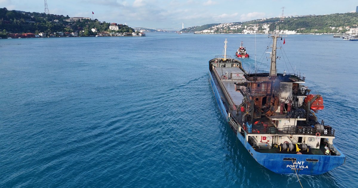 Karadeniz'de saldırıya uğrayan gemi İstanbul'da