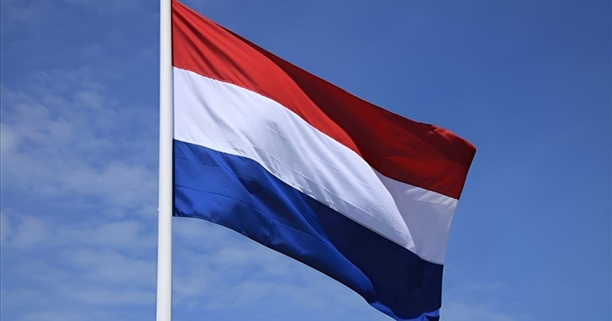 Hollanda'da yeni hükümet göreve başladı