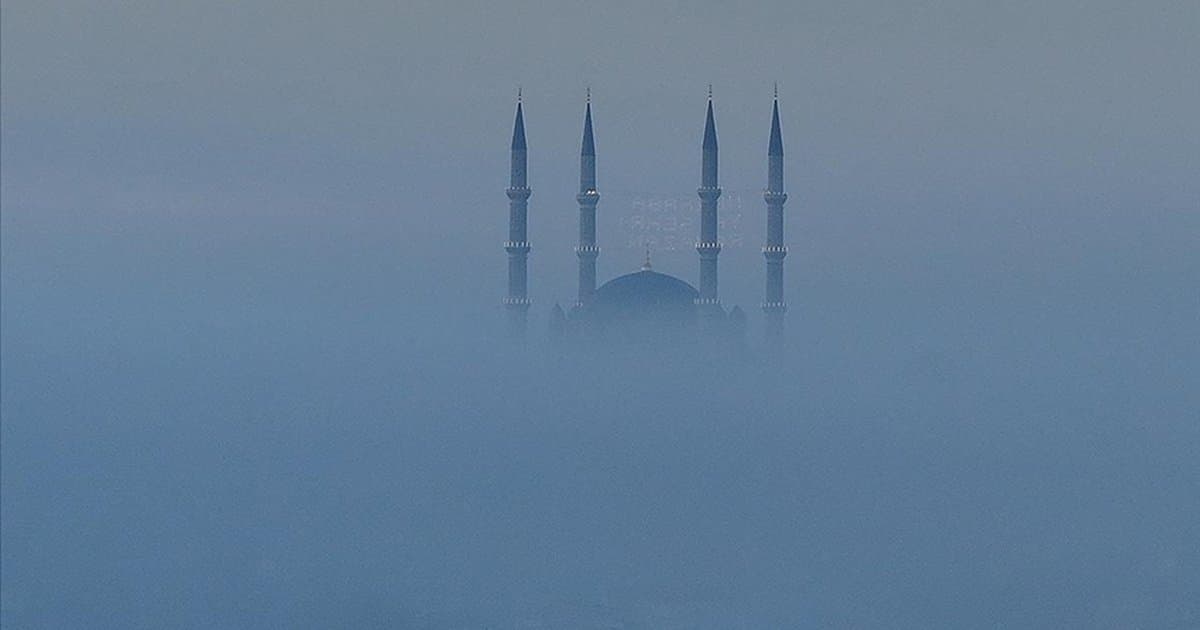 Edirne'de Selimiye Camisi sis bulutu içerisinde kaldı