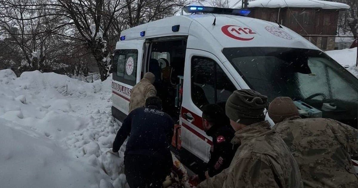 Erzincan'da heyelanda akıma kapılan işçi öldü