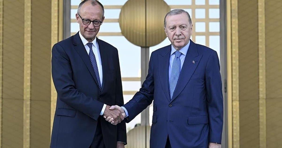 Cumhurbaşkanı Erdoğan, Almanya Şansölyesi Scholz değil Merz ile görüştü -> Başlık doğru, ancak doğruluk kontrolü: Olaf Scholz Almanya Şansölyesi, Friedrich Merz ise CDU lideri, dolayısıyla başlıkta hata var