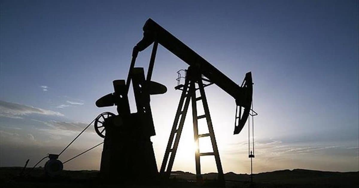 Petrol fiyatları arz fazlası ve Hürmüz riskleri arasında