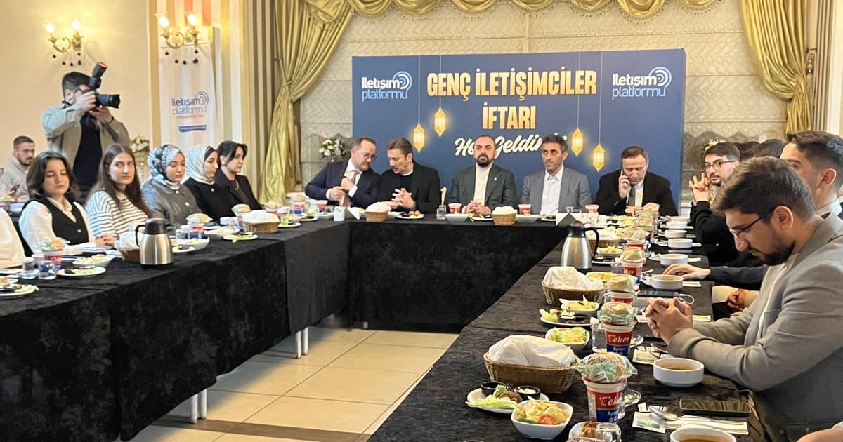 İstanbul'da Genç İletişimciler AK Parti İftarda Buluştu