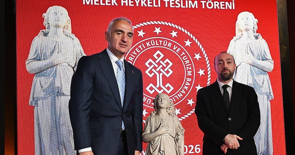 Kültür ve Turizm Bakanı Ersoy, Melek Heykelini Patriğe Teslim Etti