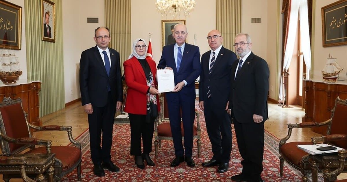TBMM Başkanı Kurtulmuş, Çocuk Hakları Alt Komisyonu üyelerini kabul etti