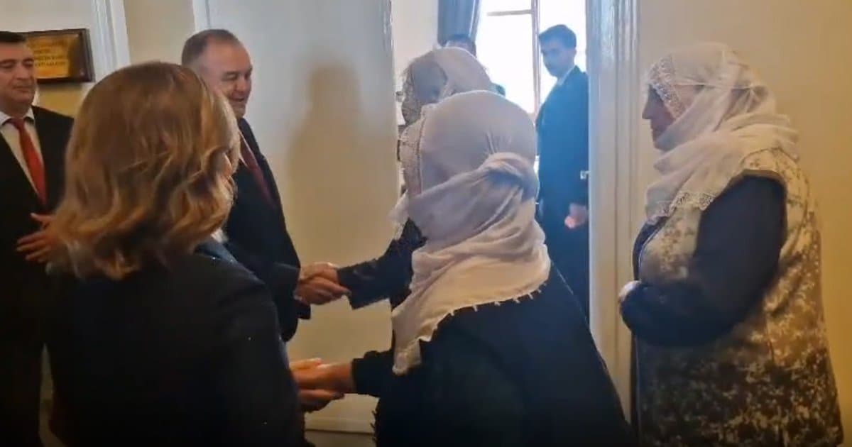 Barış Anneleri MHP'yi ziyaret etti