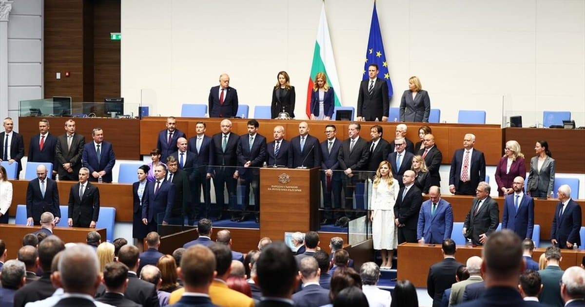 Bulgaristan'da Radev'in hükümeti güvenoyu aldı