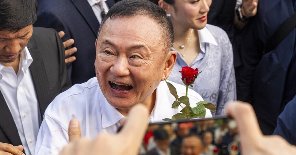 Tayland eski Başbakanı Thaksin Şinavatra şartlı tahliye edildi