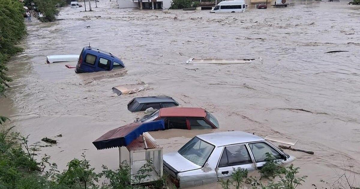 Bakan Göktaş'tan selden etkilenenlere 30 milyon lira destek