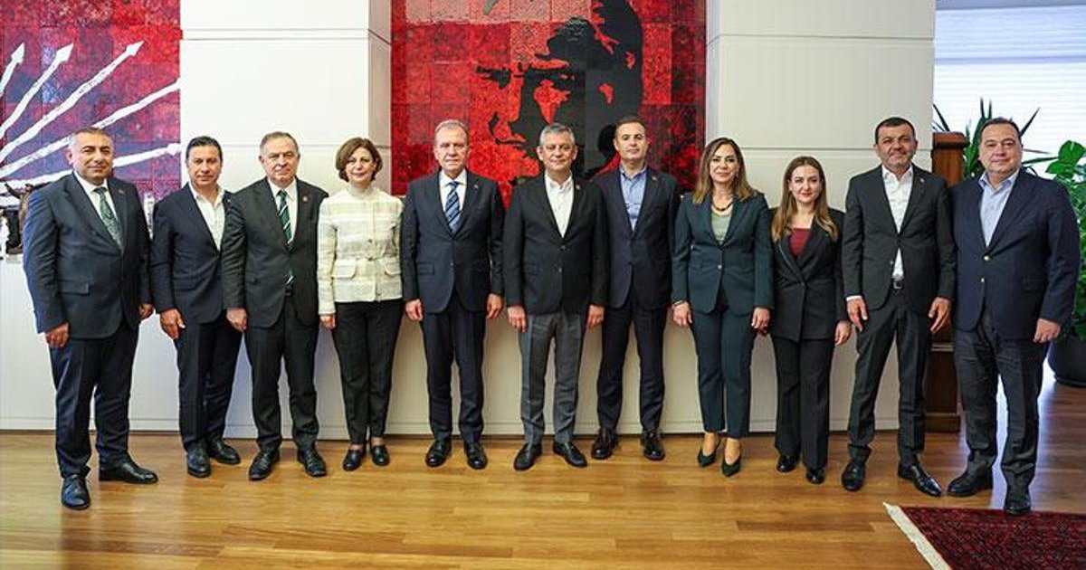 Özgür Özel, Büyükşehir Belediye Başkanları ile Toplantı Yaptı