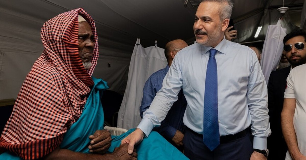 Bakan Fidan, Bangladeş'teki mülteci kamplarını ziyaret etti