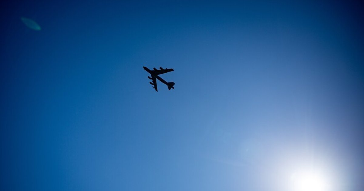 ABD Hava Kuvvetleri B-52 uçağı California'da düştü