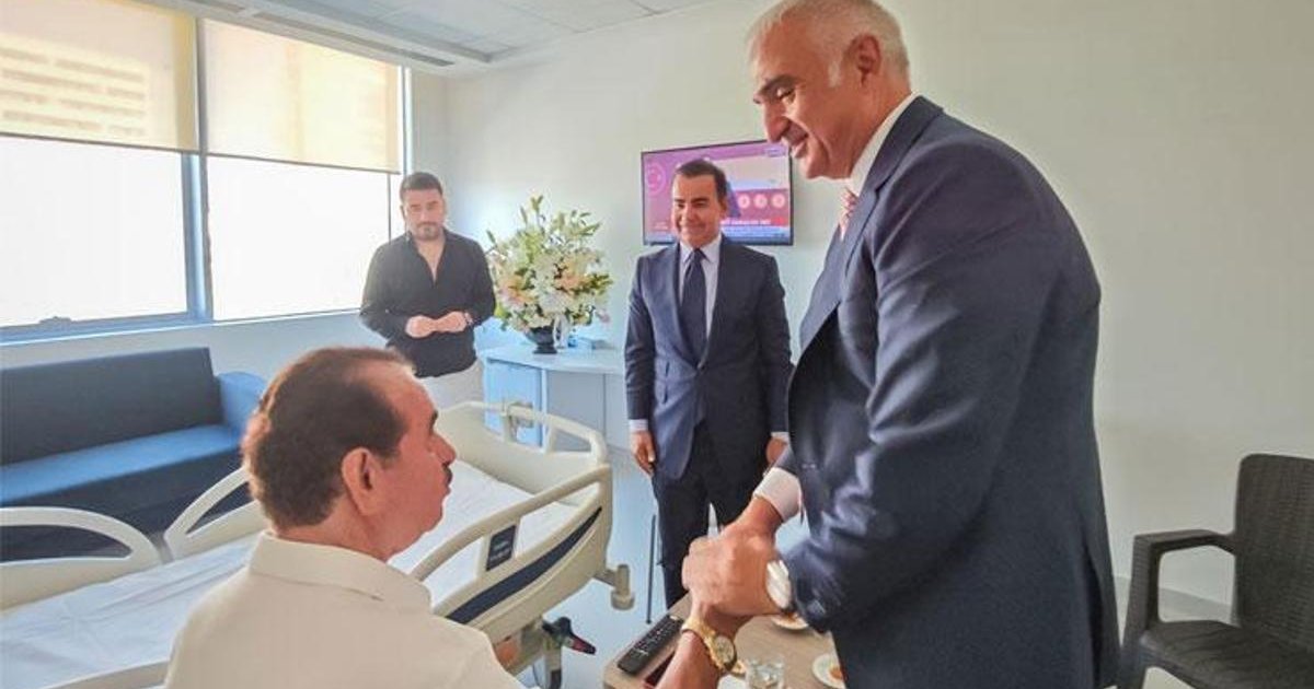 Bakan Ersoy'dan İbrahim Tatlıses'e Geçmiş Olsun Ziyareti