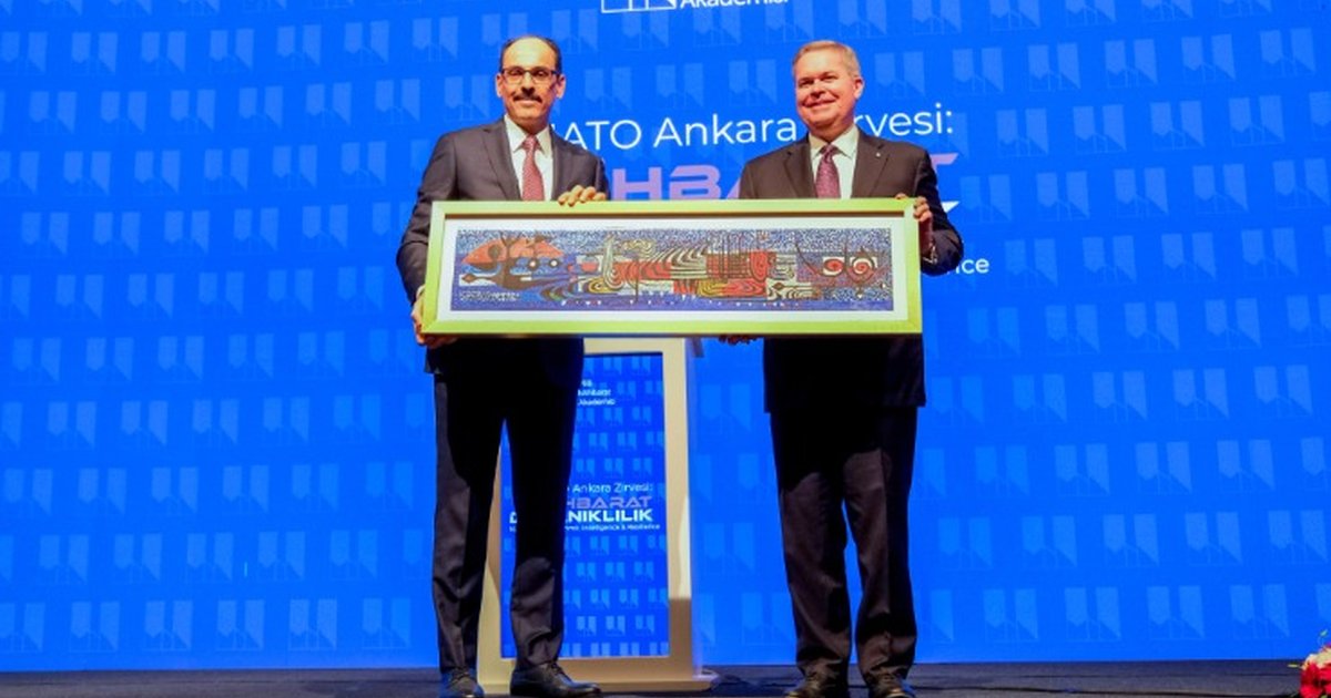 NATO Zirvesi öncesi MİT Başkanı Kalın'ın hediyesi dikkat çekti