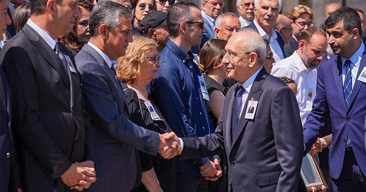 Kılıçdaroğlu ve Özel'den ilk kez tokalaşma