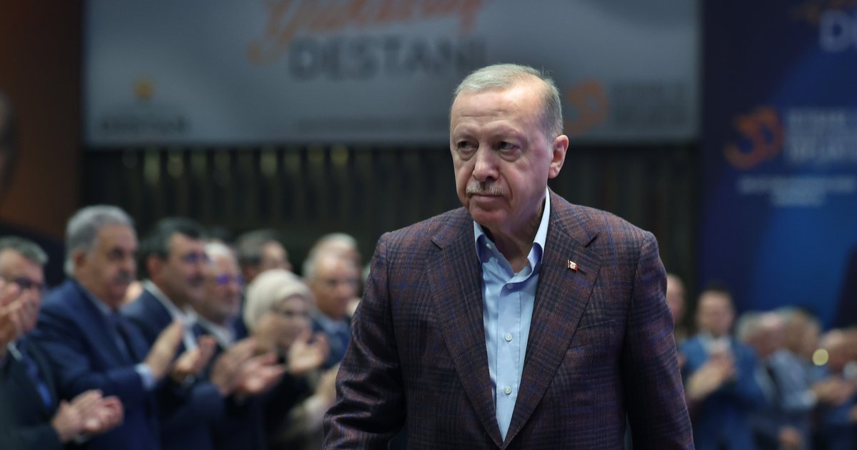 AK Parti'nin yeni şarkısı 'Efsane Büyük Başkan' dinletildi