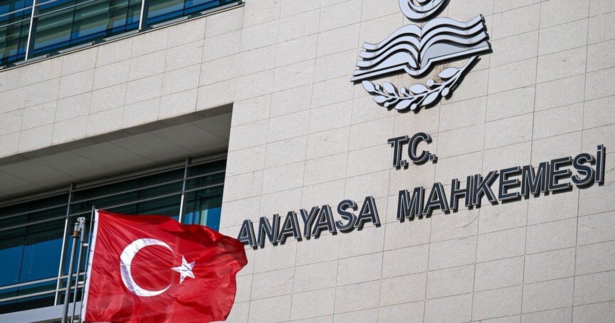 AYM, noter katipleri disiplin cezaları düzenlemesini iptal etti