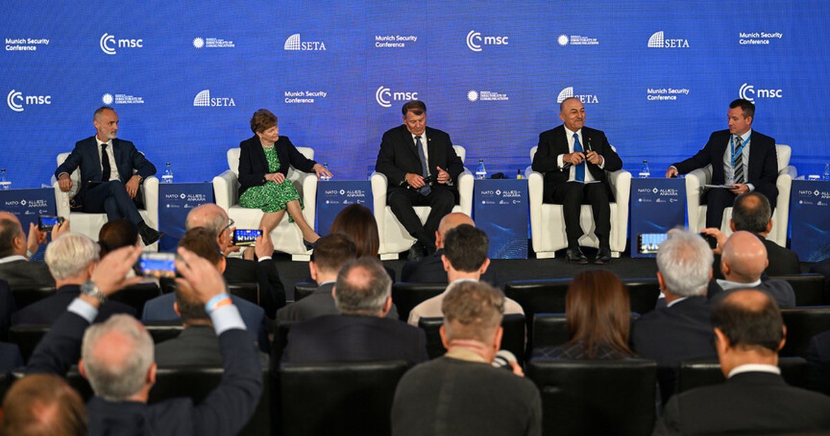 NATO Ankara Zirvesi'nde 'Zirveye Doğru' paneli düzenlendi