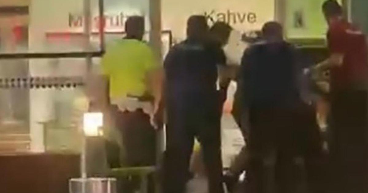 İzmir Havalimanı'nda bıçaklı saldırı: 4 polis yaralandı