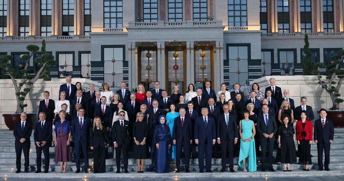 NATO Zirvesi'nde renkli kareler: Erdoğan çiftinin şıklığı dikkat çekti