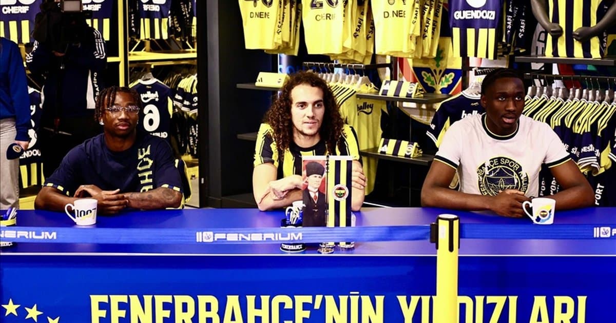 Fenerbahçe'de Guendouzi, Nene ve Cherif taraftarlarla buluştu