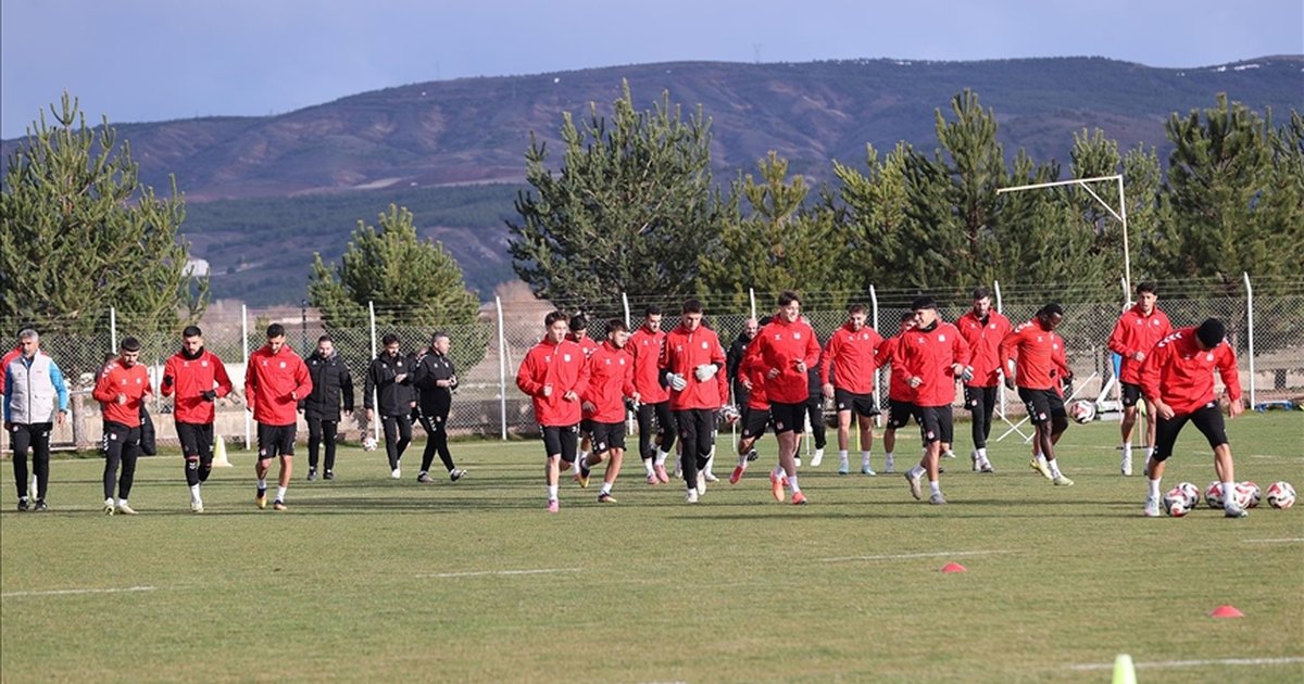 Sivasspor play-off hedefini sürdürüyor