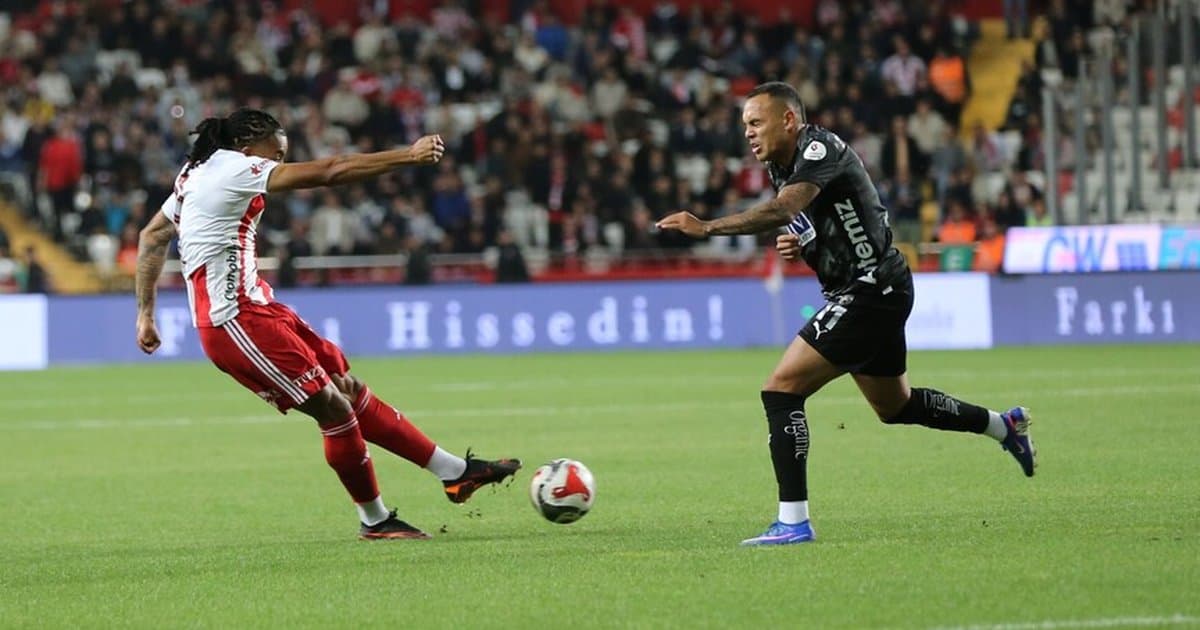 Antalyaspor-Alanyaspor maçı 0-0 berabere sona erdi