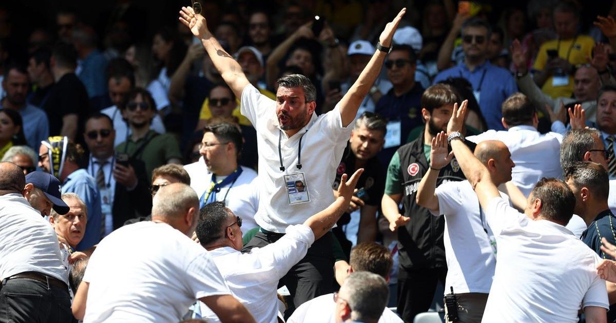 Fenerbahçe'de seçim gerginlik yaşandı
