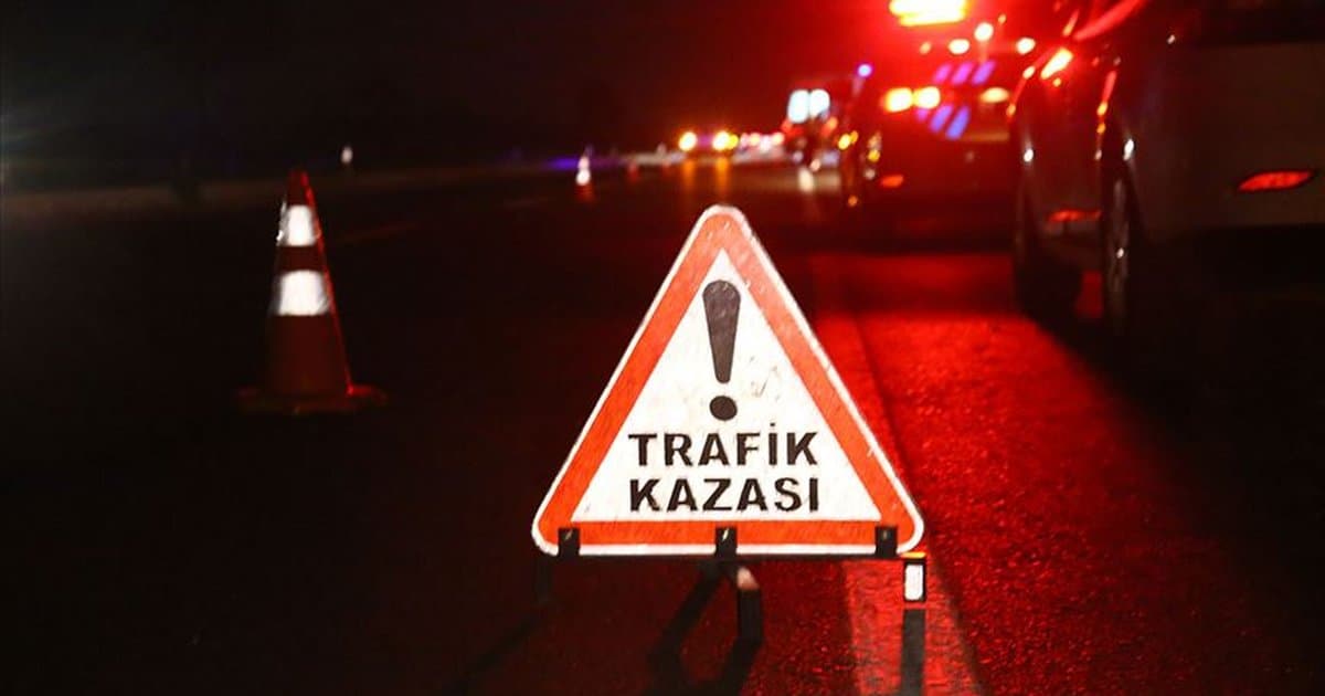 Aksaray'da Aileyi Taşıyan Otomobil Şarampole Devrildi