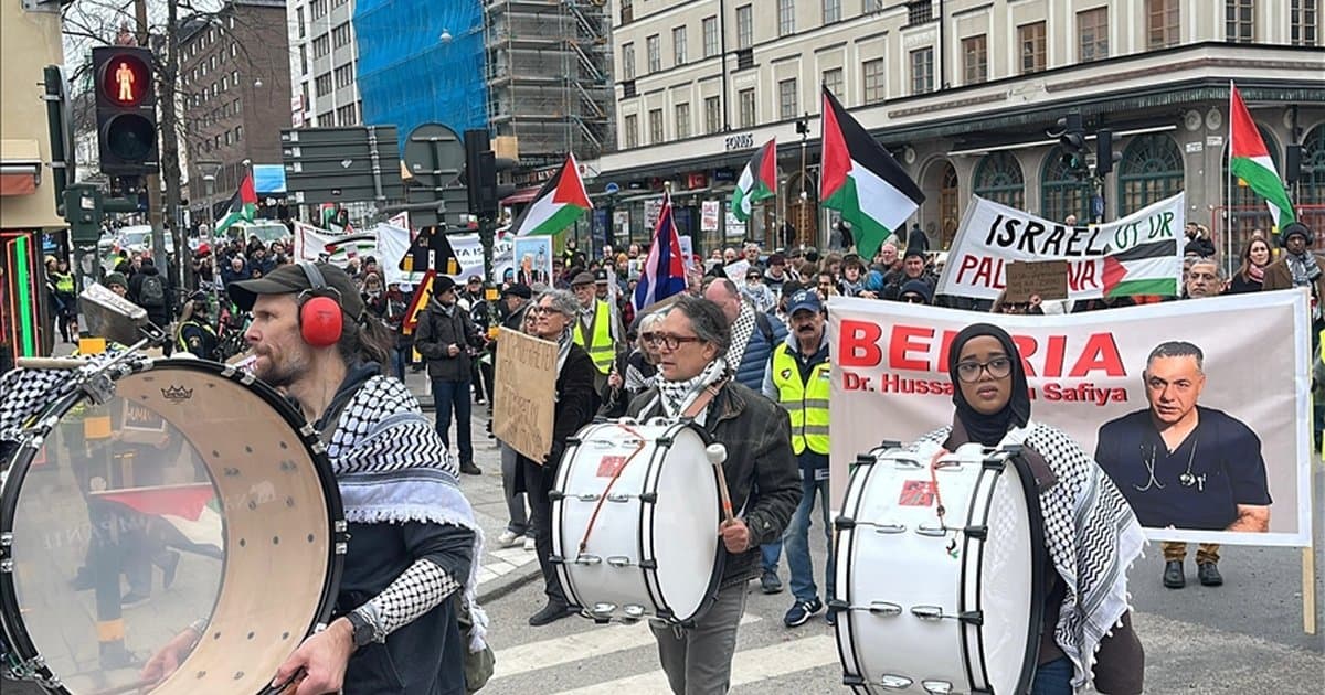 İsveç'te İsrail'in Gazze ve Lübnan saldırıları protesto edildi