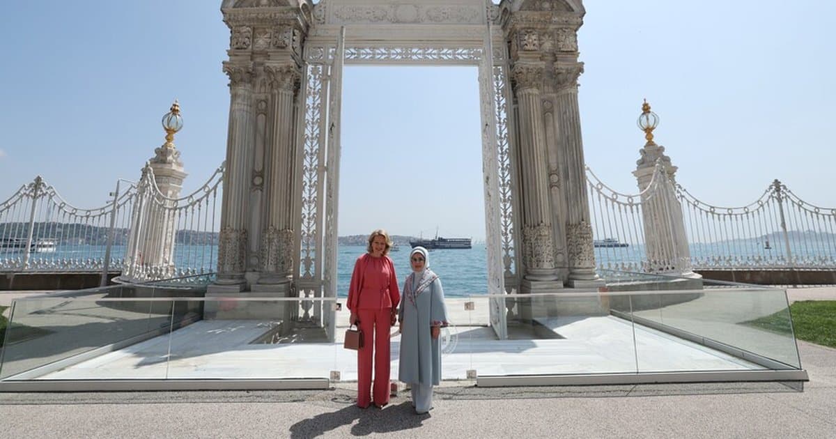 Emine Erdoğan, Kraliçe Mathilde'yi Dolmabahçe'de ağırladı