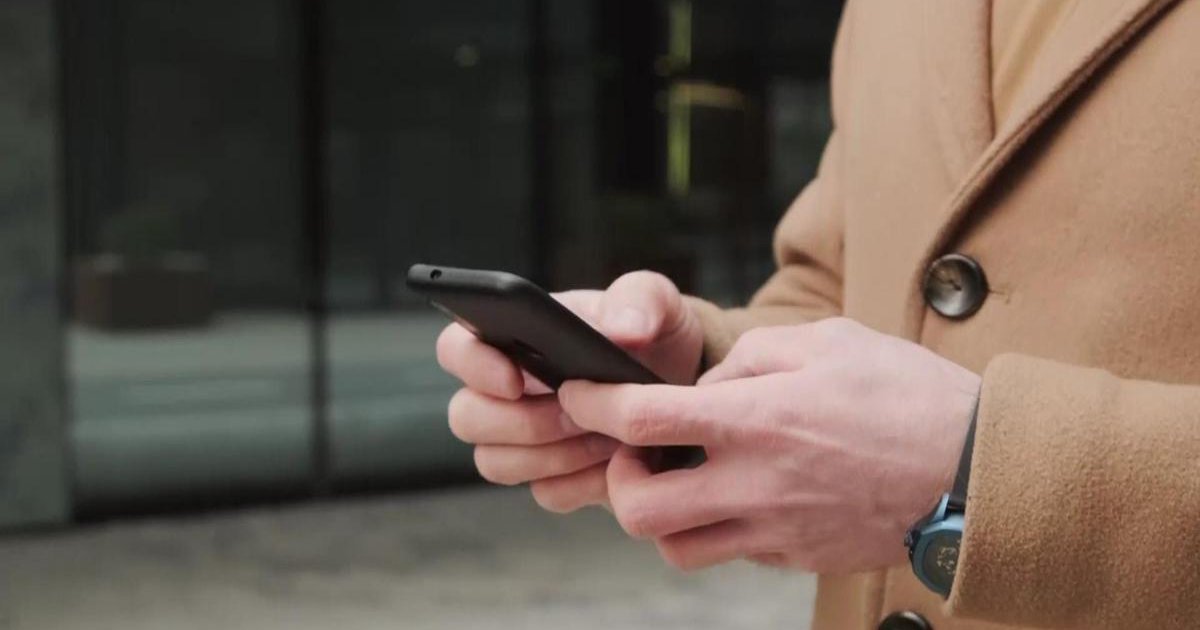 Taliban'dan telefon yasağı: Güvenlik mi, kontrol mü?