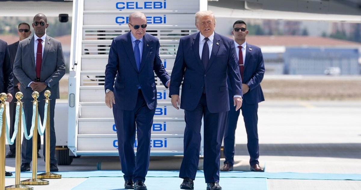 Cumhurbaşkanı Erdoğan, Trump'ı Ankara Havalimanı'nda karşıladı
