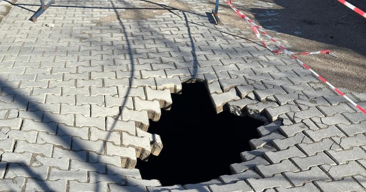 Çanakkale'nin Ayvacık ilçesinde yolda çökme meydana geldi