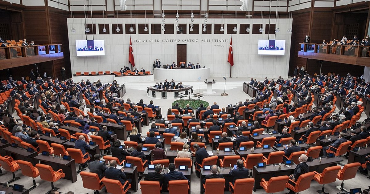 Kadın memura doğum izni 16 haftaya çıkıyor