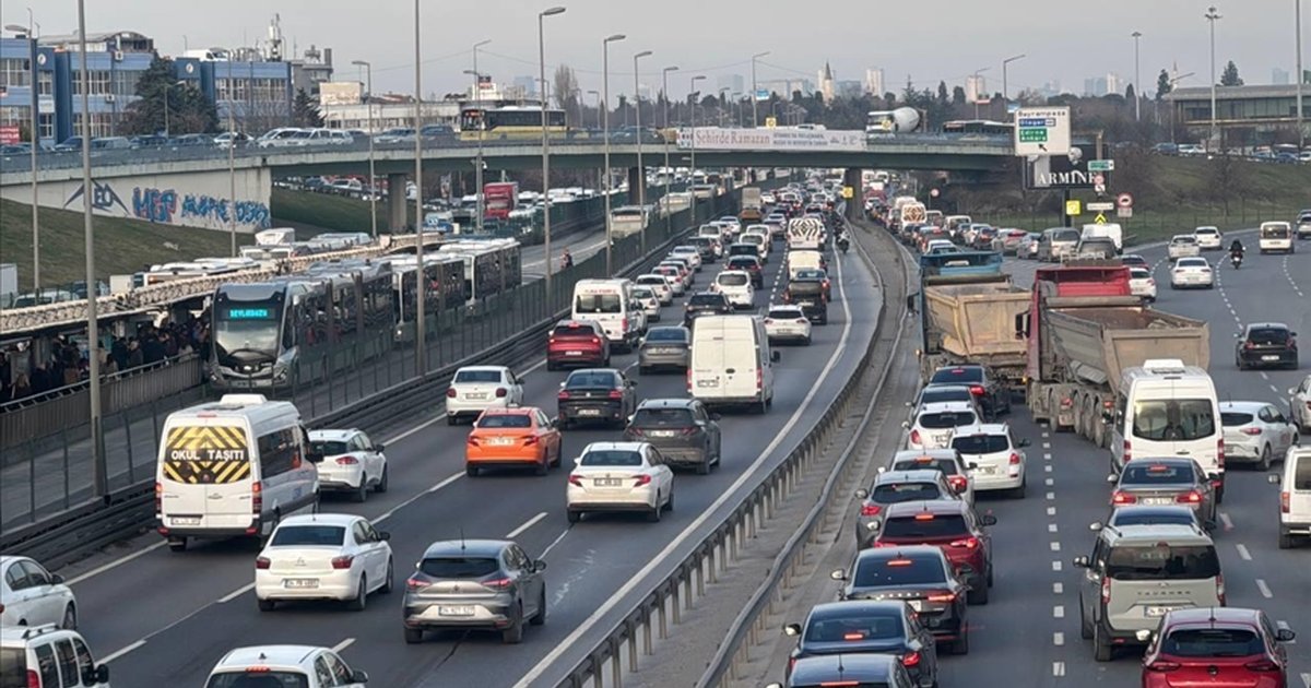 İstanbul'da trafik yoğunluğu iftar öncesi yüzde 89'a ulaştı