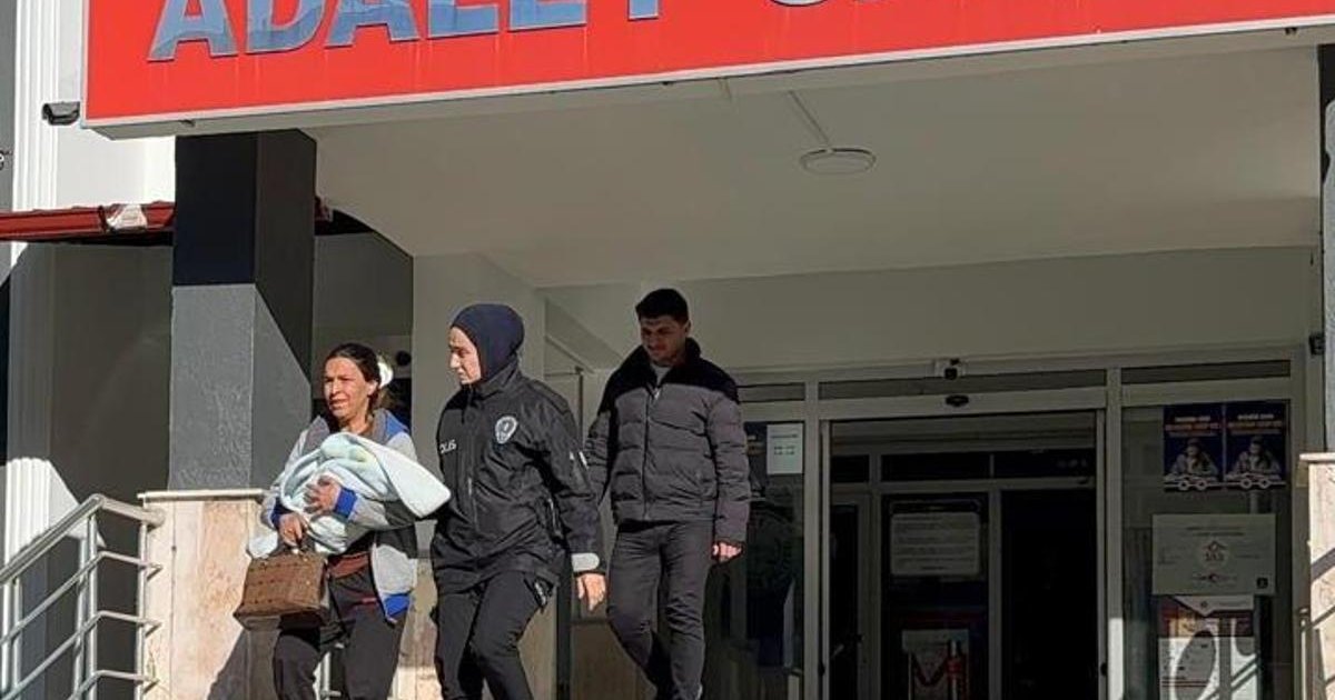 Bebeğin bezine uyuşturucu saklayan anne tutuklandı