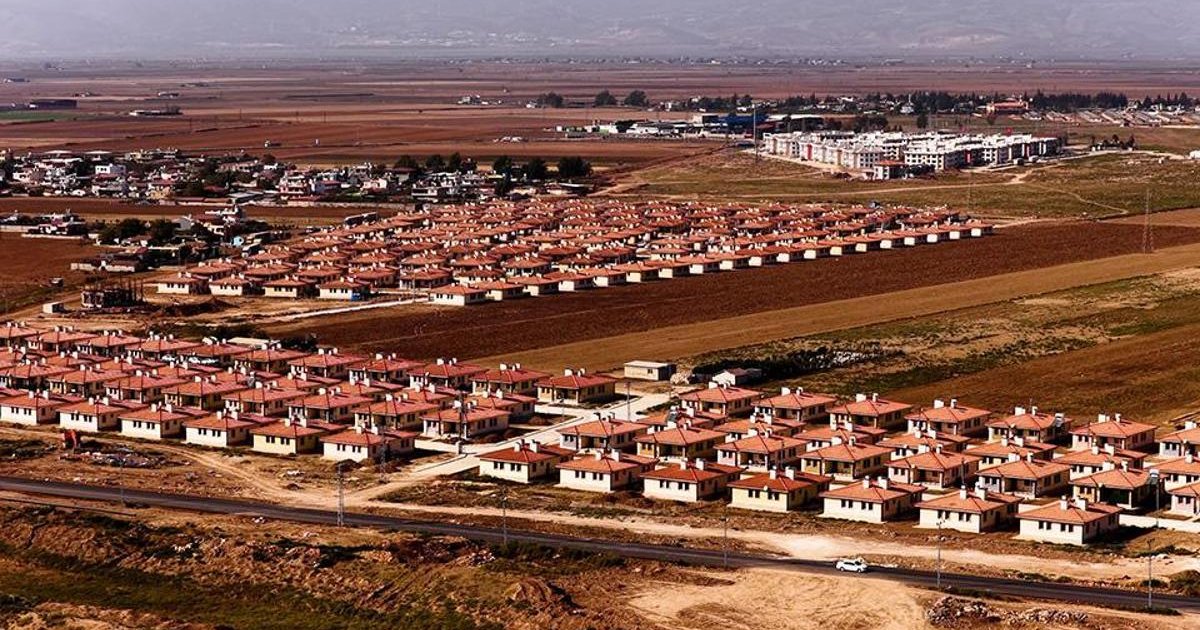 Bakan Kurum, Hatay'da kırsal uydu kent paylaşımı yaptı