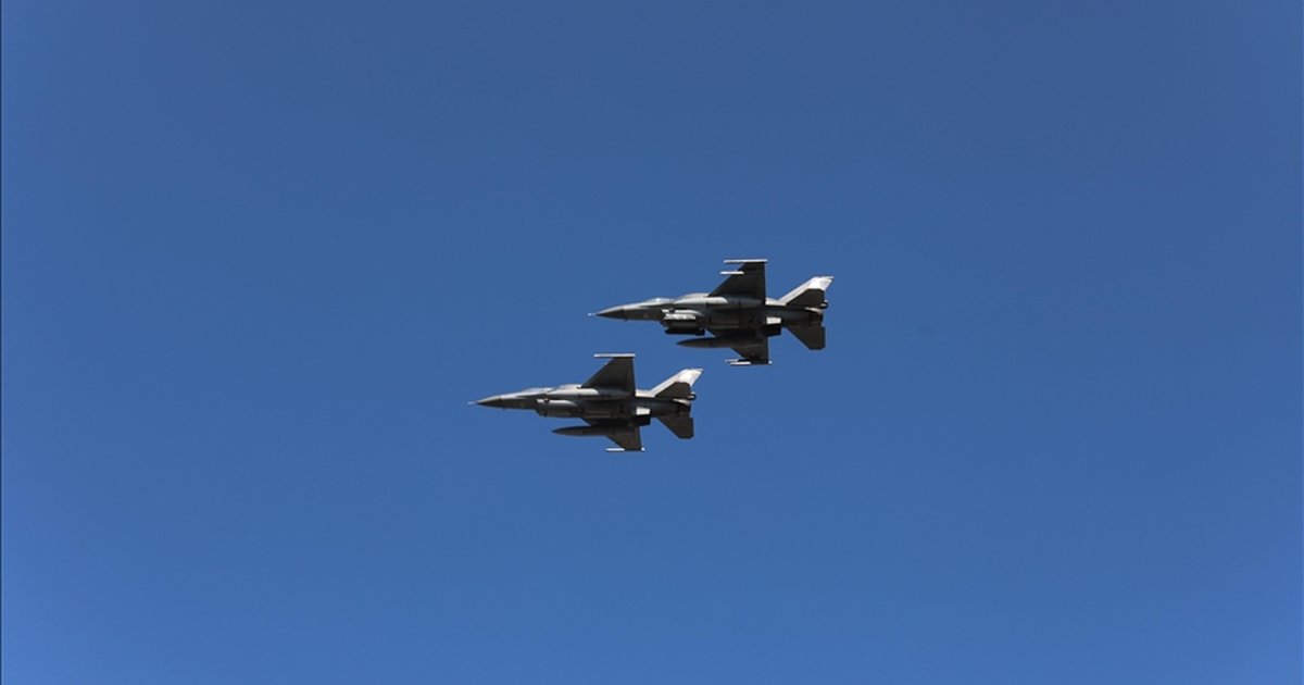 Edirne'de F-16 ve Bayraktar Akıncı prova uçuşu