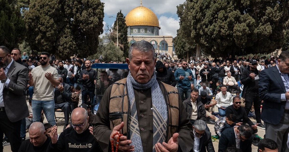 Filistinliler Mescid-i Aksa'da Ramazan Bayramı sevinci yaşadı