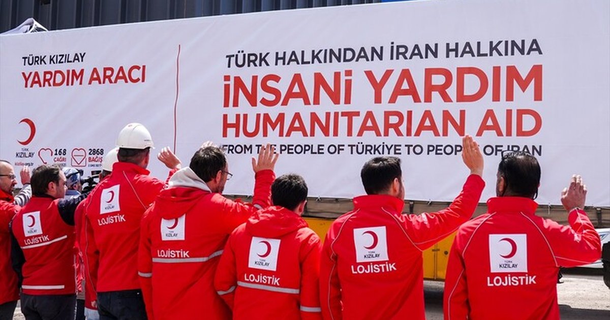 Türk Kızılay İran'a yardım için 4 tır gönderiyor
