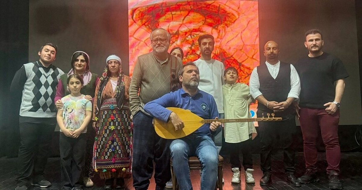 Aşık Veysel'in hayatı tiyatro oyunu ile sahnede